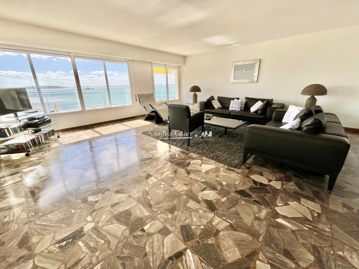 Apartamento ID.2417 - Espectacular planta de 200m2 en venta sobre el mar Punta del Este, Uruguay