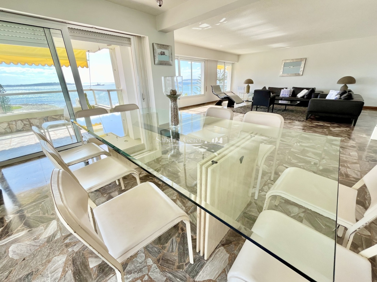 Apartamento ID.2417 - Espectacular planta de 200m2 en venta sobre el mar Punta del Este, Uruguay