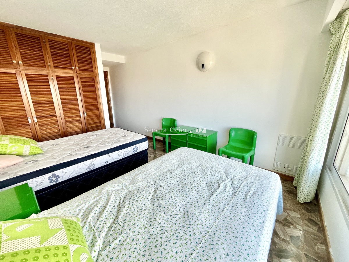 Apartamento ID.2417 - Espectacular planta de 200m2 en venta sobre el mar Punta del Este, Uruguay