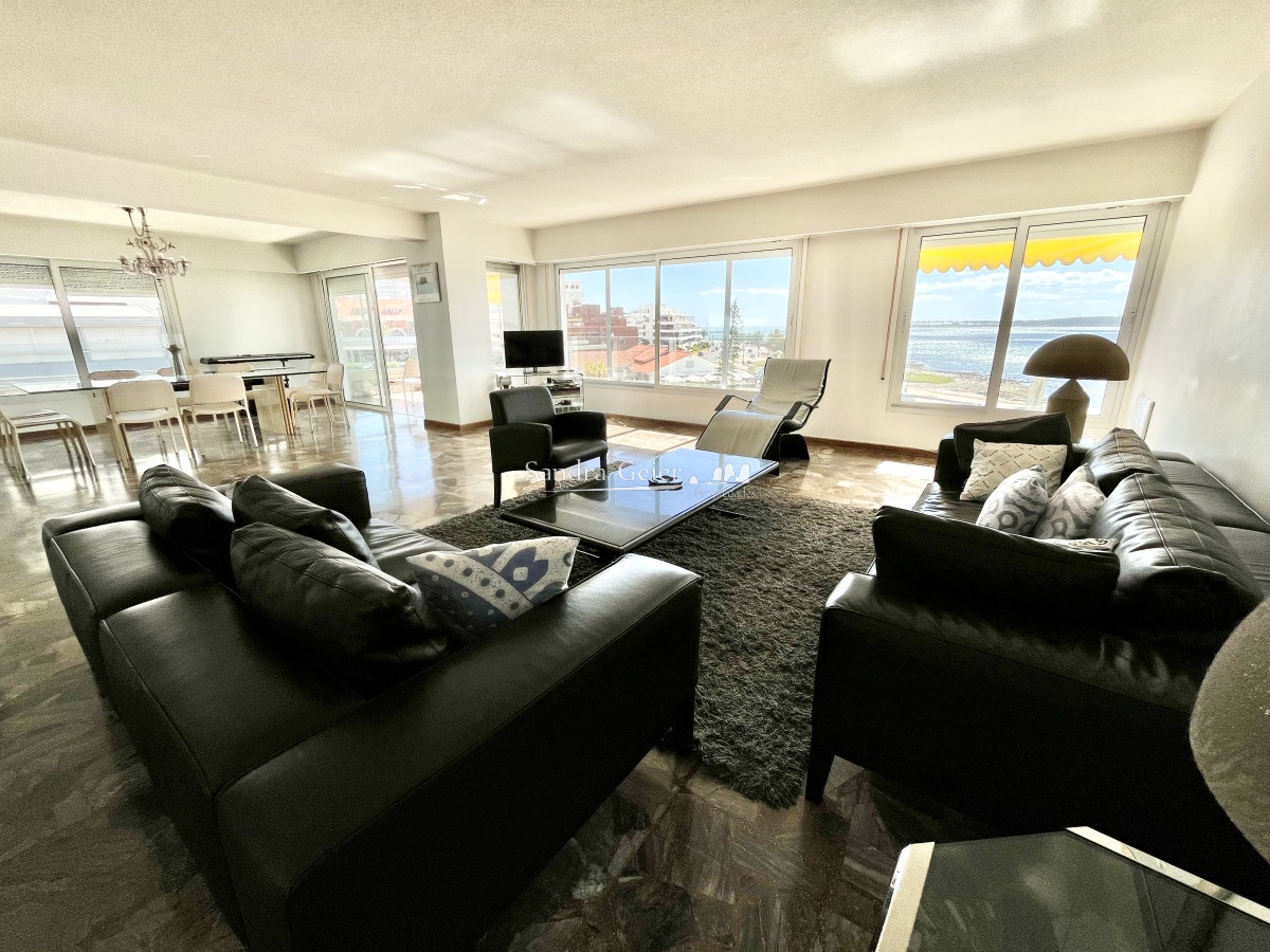 Apartamento ID.2417 - Espectacular planta de 200m2 en venta sobre el mar Punta del Este, Uruguay