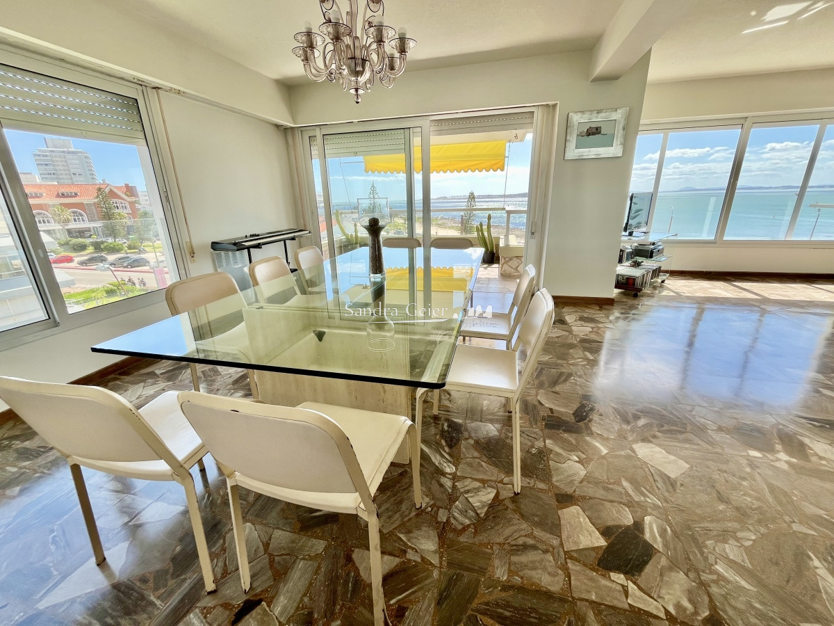 Apartamento ID.2417 - Espectacular planta de 200m2 en venta sobre el mar Punta del Este, Uruguay