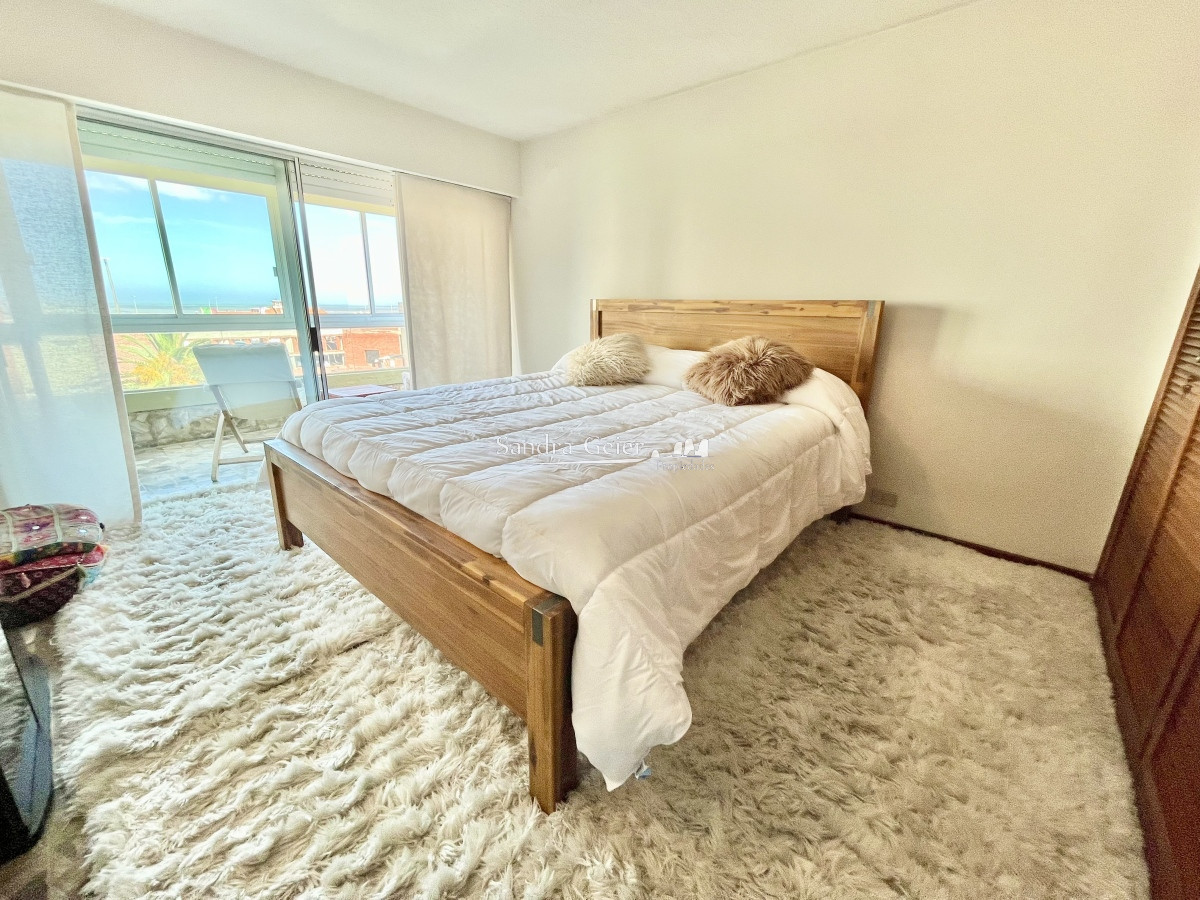 Apartamento ID.2417 - Espectacular planta de 200m2 en venta sobre el mar Punta del Este, Uruguay