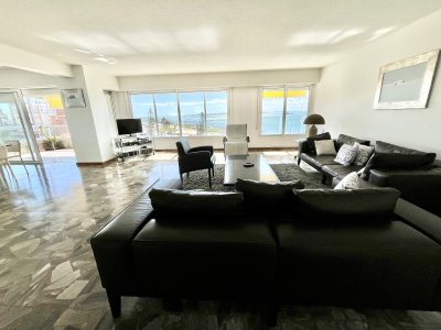 Apartamento ID.2417 - Espectacular planta de 200m2 en venta sobre el mar Punta del Este, Uruguay