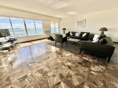 Apartamento ID.2417 - Espectacular planta de 200m2 en venta sobre el mar Punta del Este, Uruguay