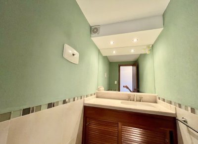 Apartamento ID.2417 - Espectacular planta de 200m2 en venta sobre el mar Punta del Este, Uruguay