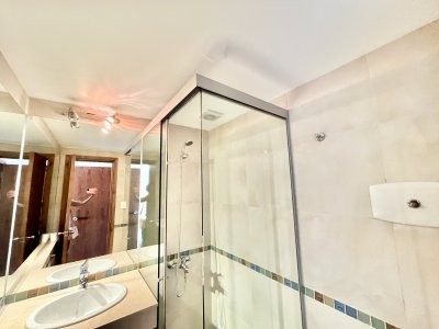 Apartamento ID.2417 - Espectacular planta de 200m2 en venta sobre el mar Punta del Este, Uruguay