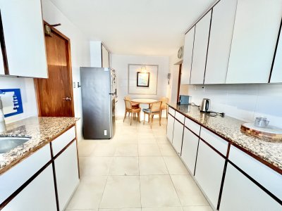 Apartamento ID.2417 - Espectacular planta de 200m2 en venta sobre el mar Punta del Este, Uruguay