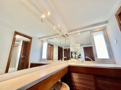 Apartamento ID.2417 - Espectacular planta de 200m2 en venta sobre el mar Punta del Este, Uruguay
