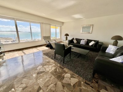 Apartamento ID.2417 - Espectacular planta de 200m2 en venta sobre el mar Punta del Este, Uruguay