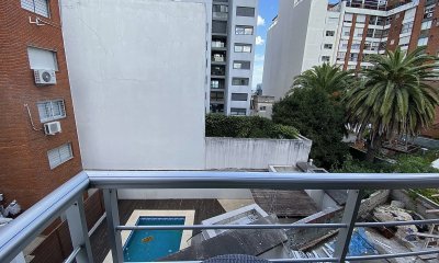 Monoambiente con balcón, Puerto de Buceo, vista al mar, parrillero, laundry.