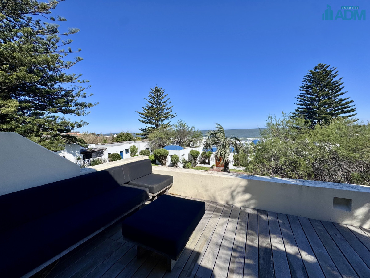 Casa ID.2432 - Casa venta 3 dormitorios y servicio, pileta, La Barra, Uruguay