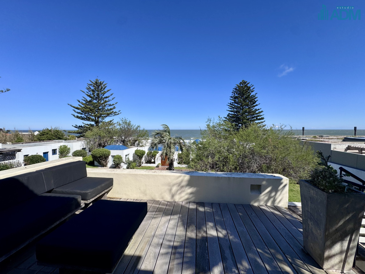 Casa ID.2432 - Casa venta 3 dormitorios y servicio, pileta, La Barra, Uruguay