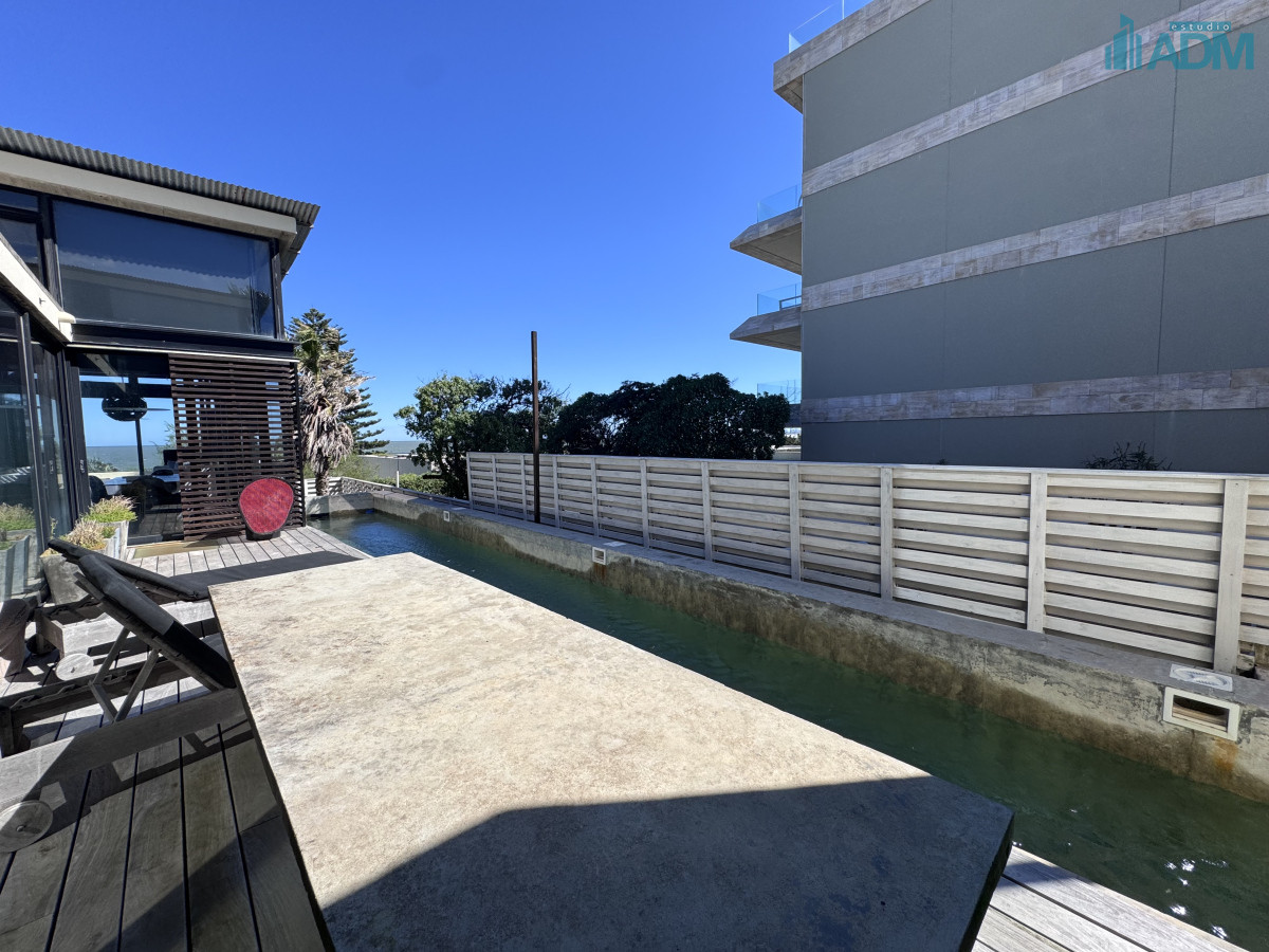 Casa ID.2432 - Casa venta 3 dormitorios y servicio, pileta, La Barra, Uruguay