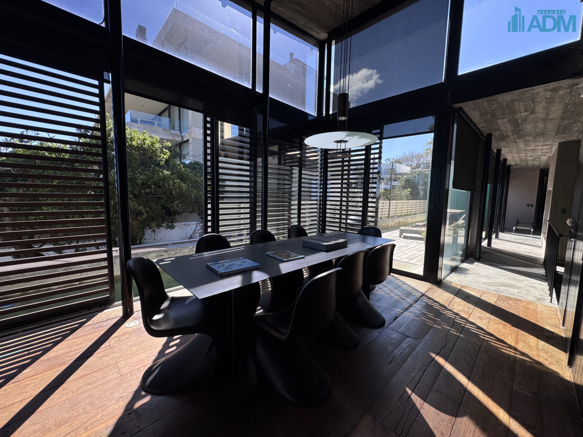 Casa ID.2432 - Casa venta 3 dormitorios y servicio, pileta, La Barra, Uruguay