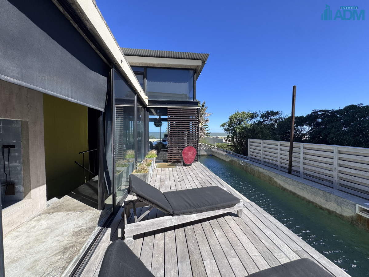 Casa ID.2432 - Casa venta 3 dormitorios y servicio, pileta, La Barra, Uruguay