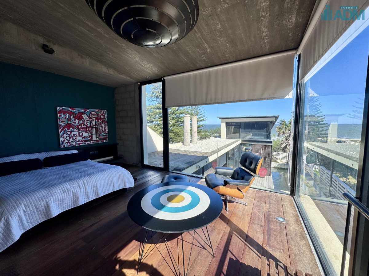 Casa ID.2432 - Casa venta 3 dormitorios y servicio, pileta, La Barra, Uruguay