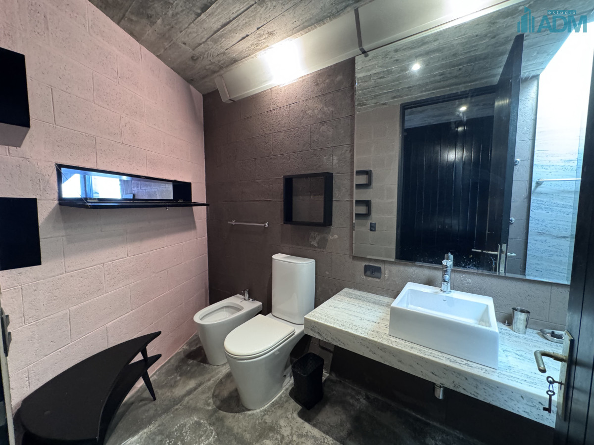 Casa ID.2432 - Casa venta 3 dormitorios y servicio, pileta, La Barra, Uruguay
