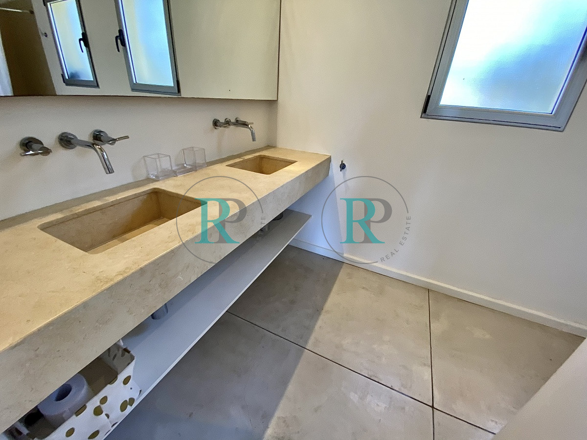 Casa ID.2534 - Venta de casa de cuatro dormitorios en Laguna Blanca, Manantiales, Uruguay
