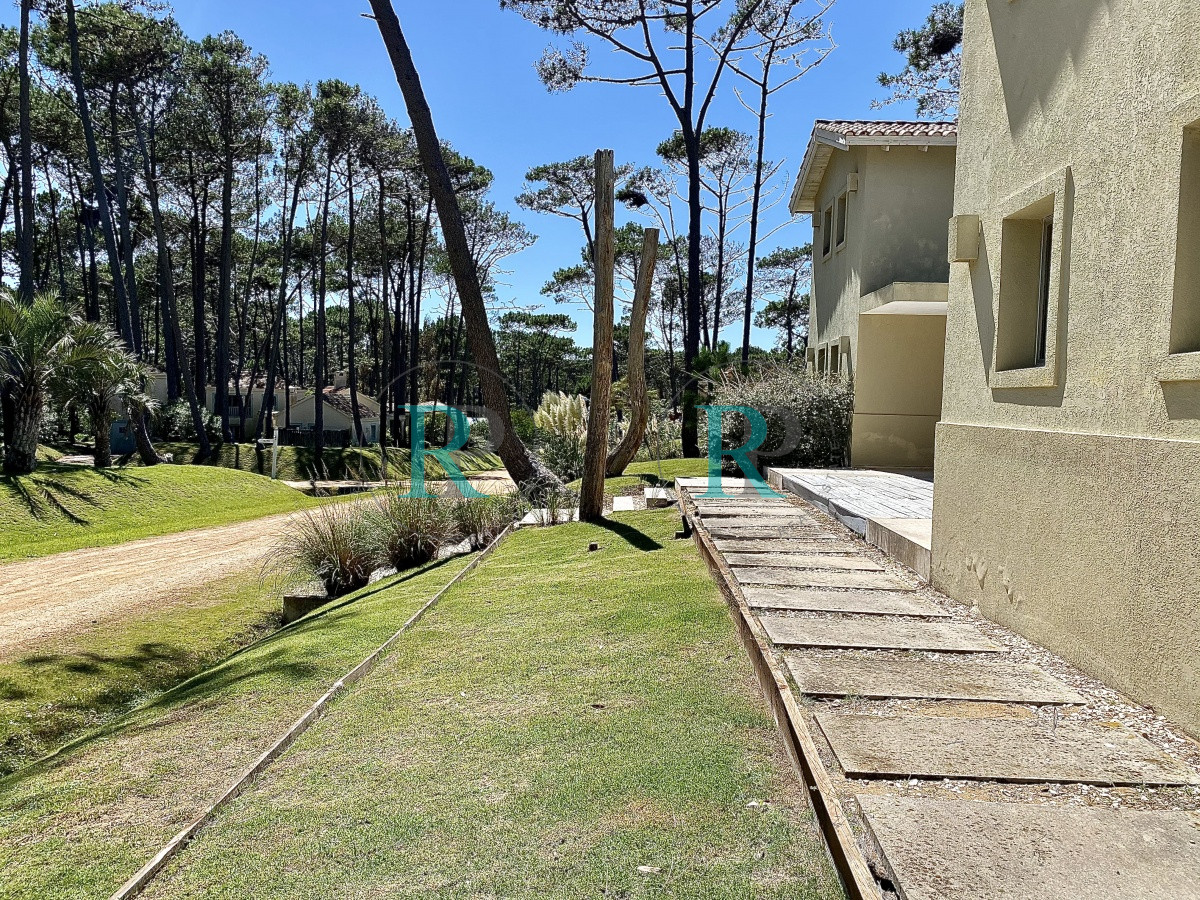 Casa ID.2534 - Venta de casa de cuatro dormitorios en Laguna Blanca, Manantiales, Uruguay