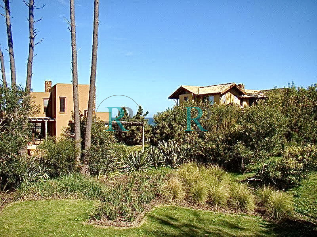 Casa ID.2534 - Venta de casa de cuatro dormitorios en Laguna Blanca, Manantiales, Uruguay