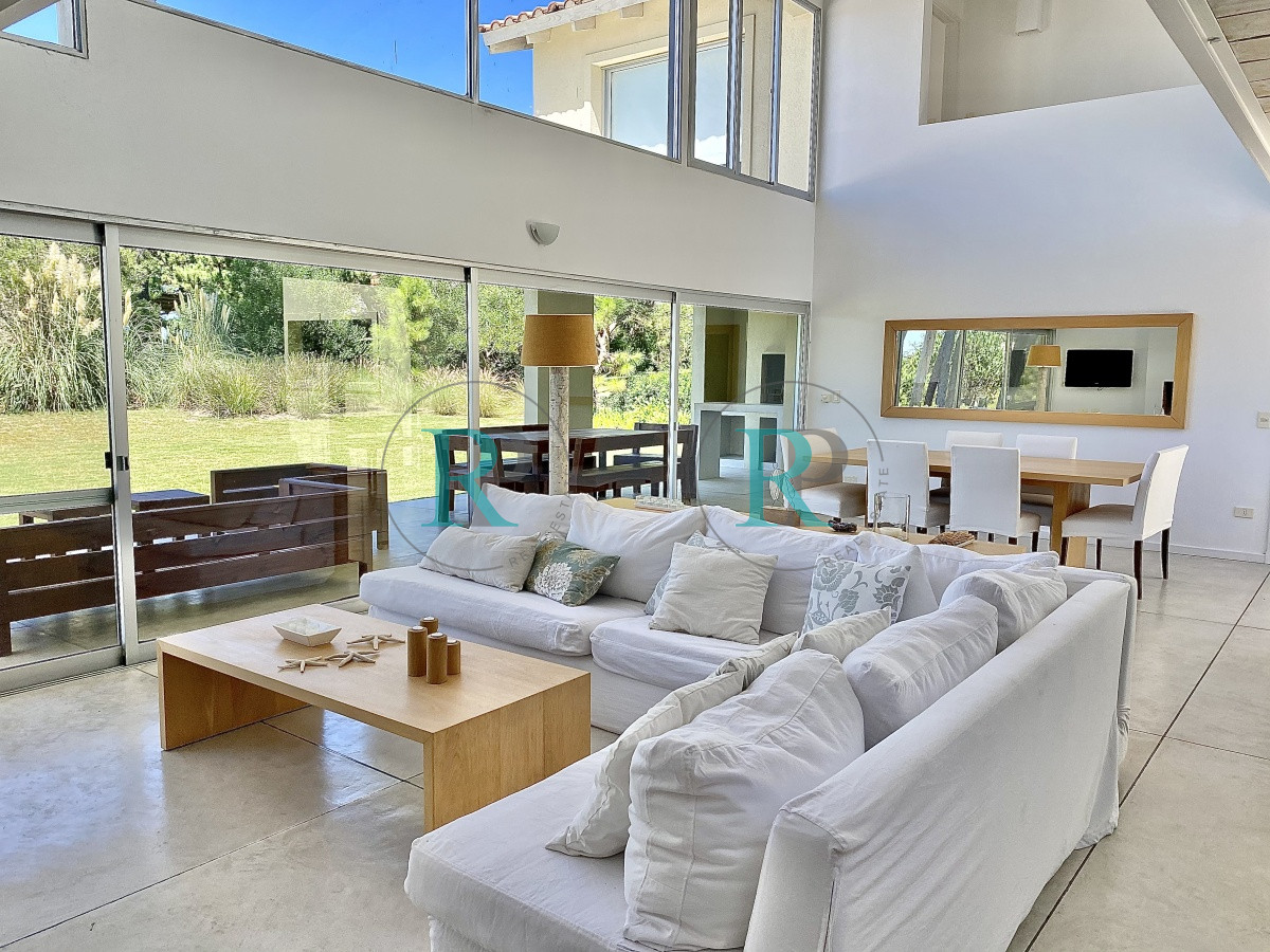 Casa ID.2534 - Venta de casa de cuatro dormitorios en Laguna Blanca, Manantiales, Uruguay