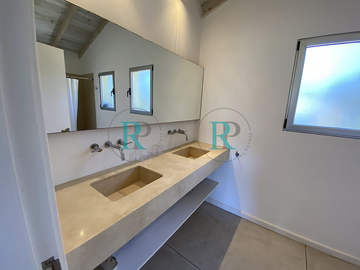 Casa ID.2534 - Venta de casa de cuatro dormitorios en Laguna Blanca, Manantiales, Uruguay
