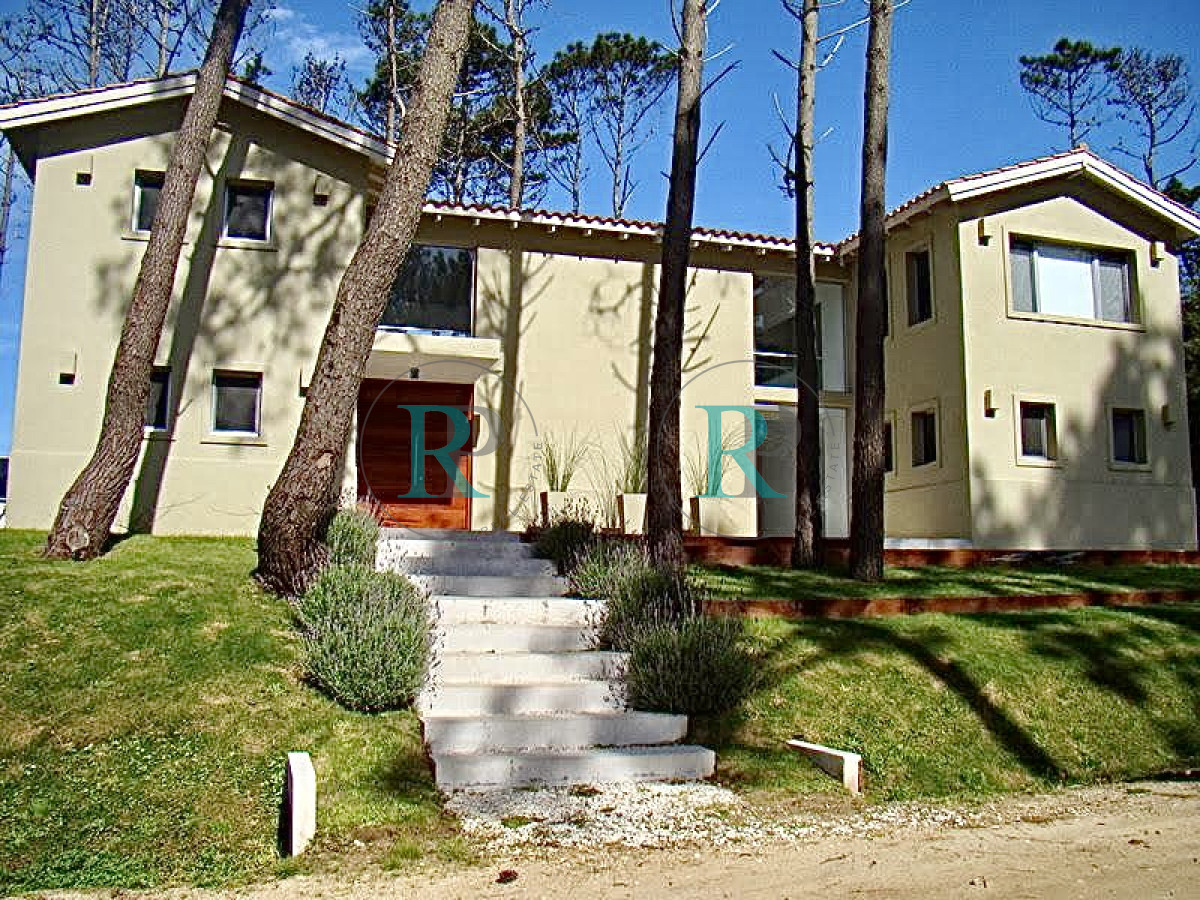 Casa ID.2534 - Venta de casa de cuatro dormitorios en Laguna Blanca, Manantiales, Uruguay