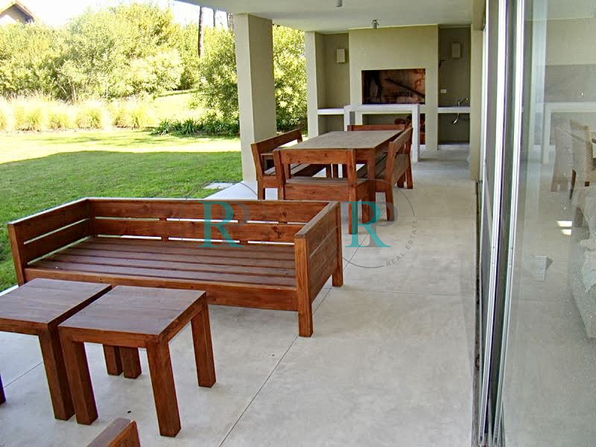 Casa ID.2534 - Venta de casa de cuatro dormitorios en Laguna Blanca, Manantiales, Uruguay