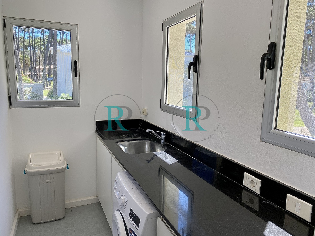 Casa ID.2534 - Venta de casa de cuatro dormitorios en Laguna Blanca, Manantiales, Uruguay