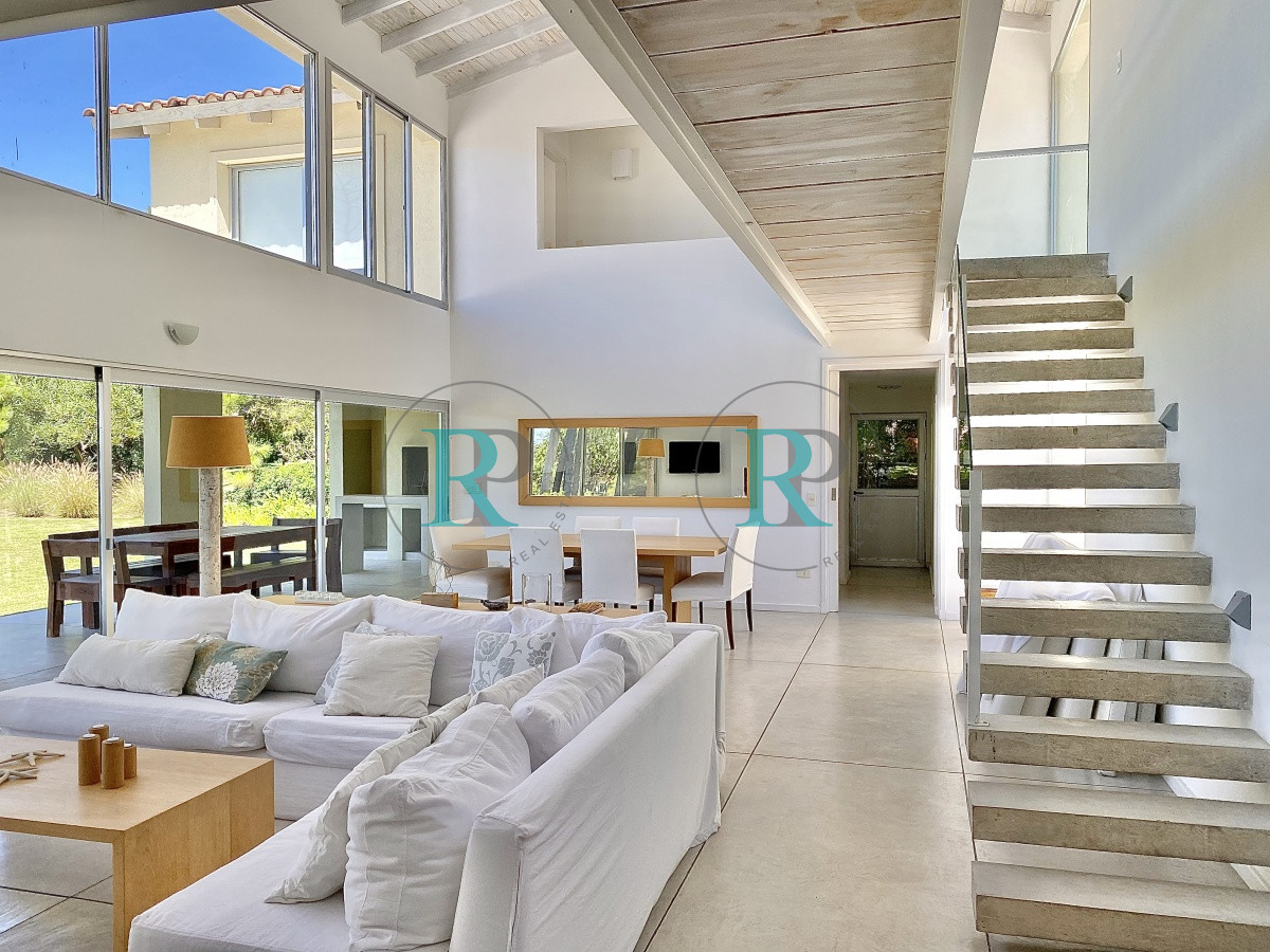 Casa ID.2534 - Venta de casa de cuatro dormitorios en Laguna Blanca, Manantiales, Uruguay