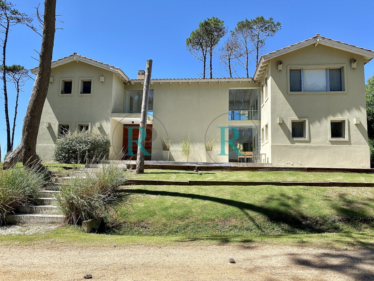 Casa ID.2534 - Venta de casa de cuatro dormitorios en Laguna Blanca, Manantiales, Uruguay