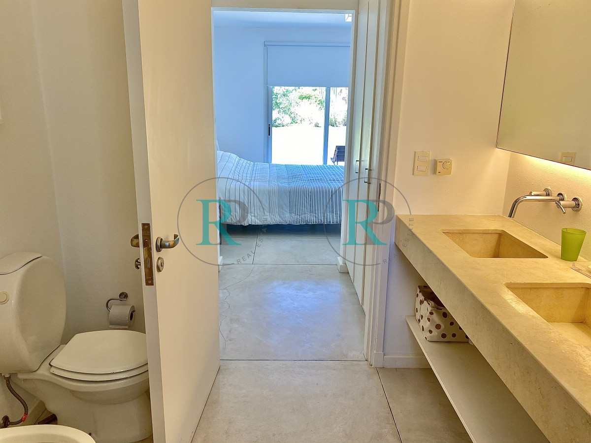 Casa ID.2534 - Venta de casa de cuatro dormitorios en Laguna Blanca, Manantiales, Uruguay