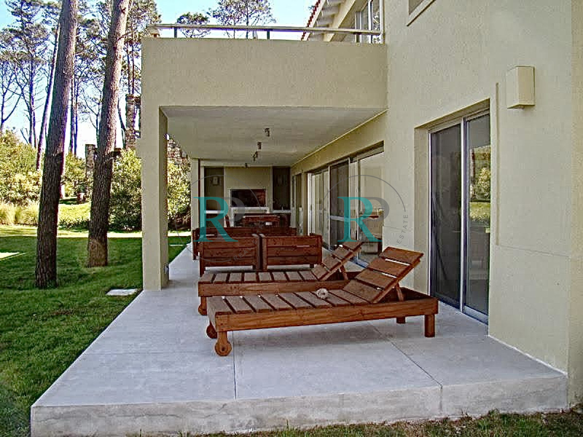 Casa ID.2534 - Venta de casa de cuatro dormitorios en Laguna Blanca, Manantiales, Uruguay
