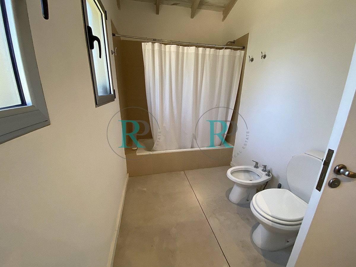 Casa ID.2534 - Venta de casa de cuatro dormitorios en Laguna Blanca, Manantiales, Uruguay