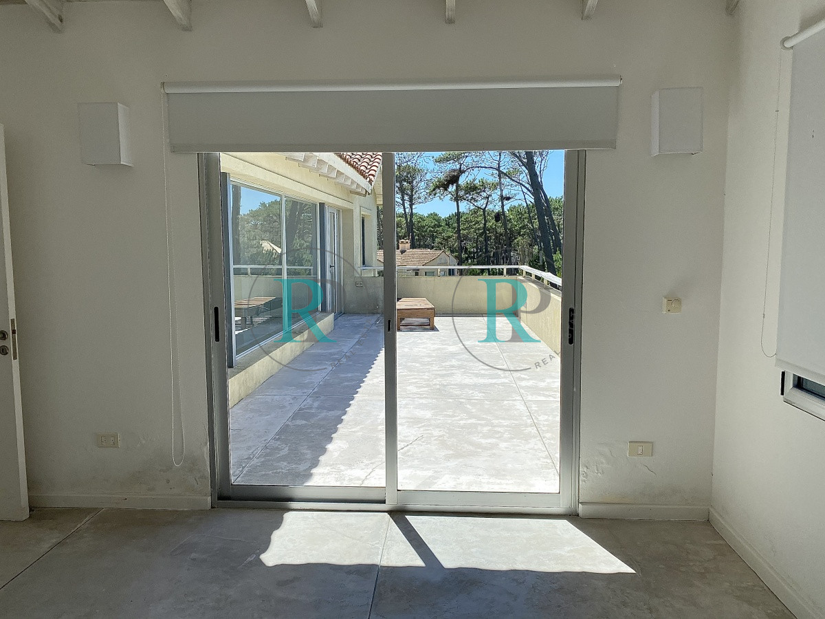 Casa ID.2534 - Venta de casa de cuatro dormitorios en Laguna Blanca, Manantiales, Uruguay
