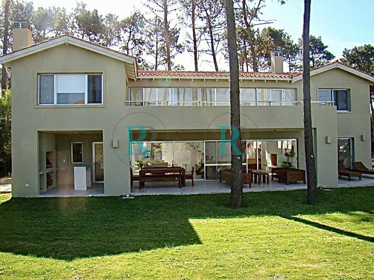 Casa ID.2534 - Venta de casa de cuatro dormitorios en Laguna Blanca, Manantiales, Uruguay