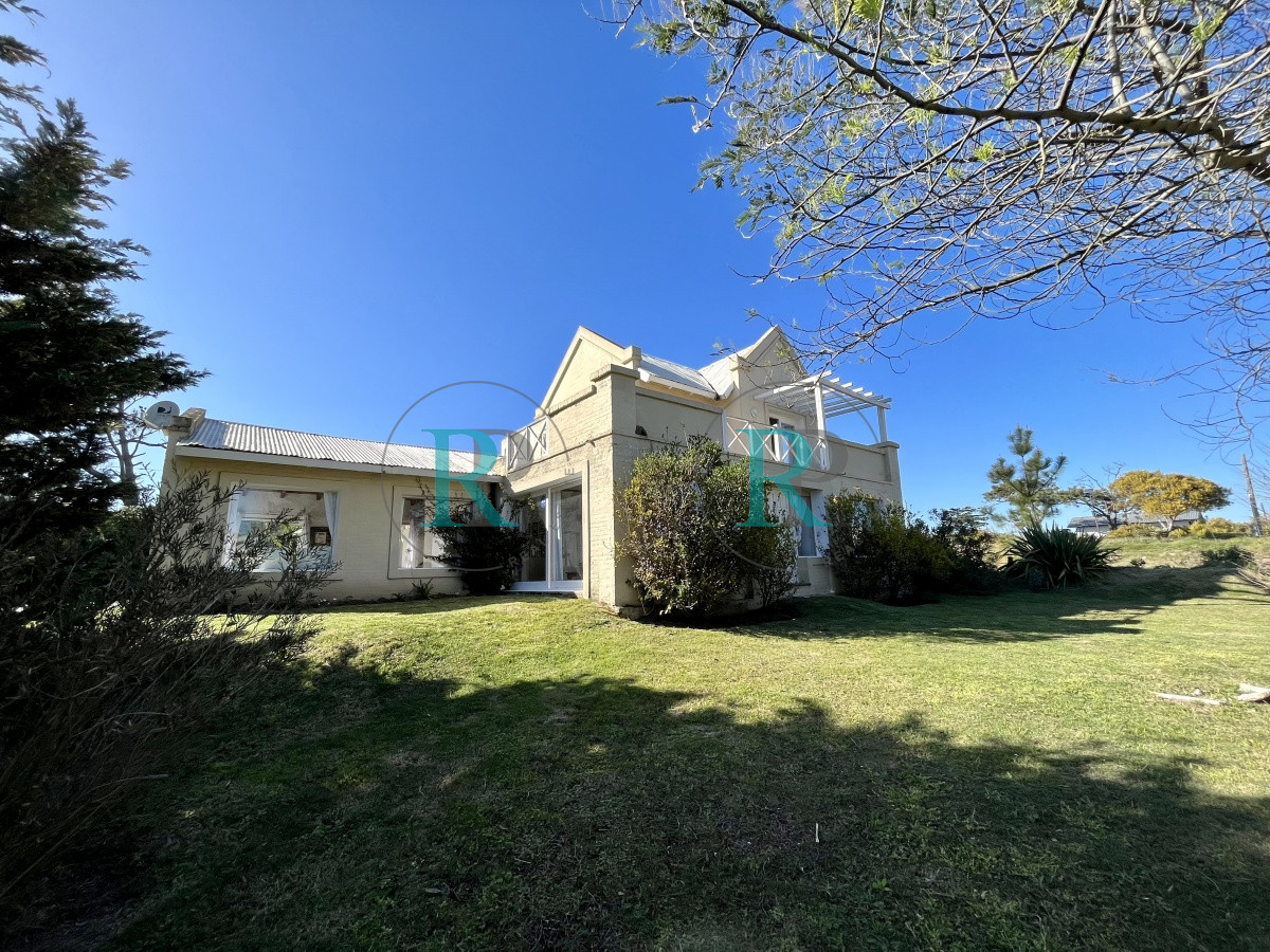 Casa ID.778 - Amplia casa en venta en La Barra, Uruguay