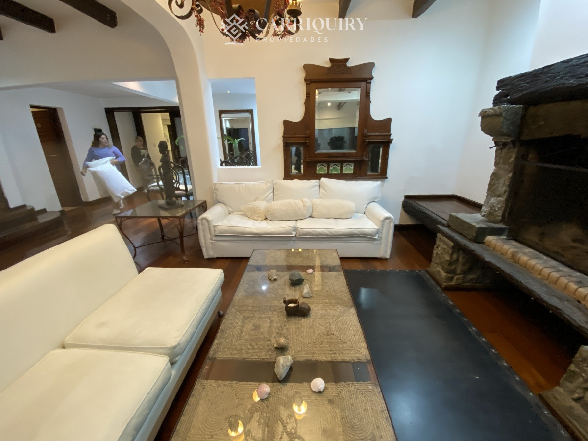 Apartamento ID.9928/Moderno-Apartamento-de-Tres-Dormitorios-en-Primera-Linea,-Playa-Brava - Puerto del Buceo, 3 cuartos, 2 suites, servicio, jardin, vista veleros.