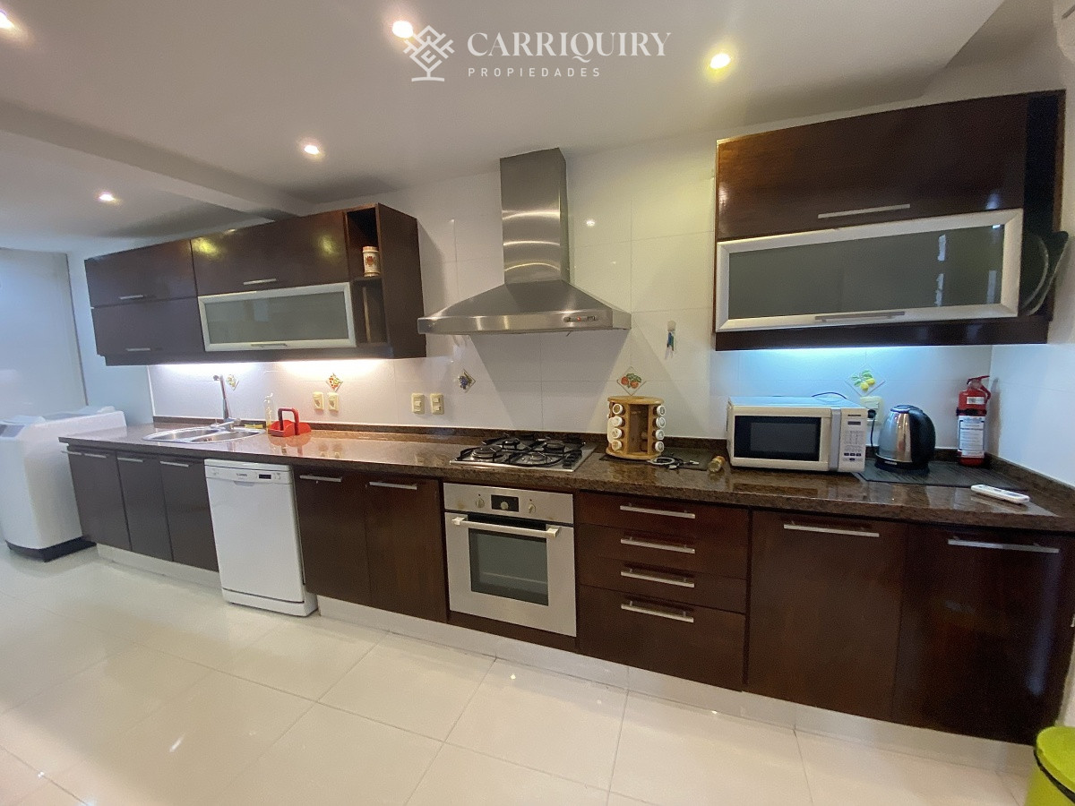 Apartamento ID.9928/Moderno-Apartamento-de-Tres-Dormitorios-en-Primera-Linea,-Playa-Brava - Puerto del Buceo, 3 cuartos, 2 suites, servicio, jardin, vista veleros.