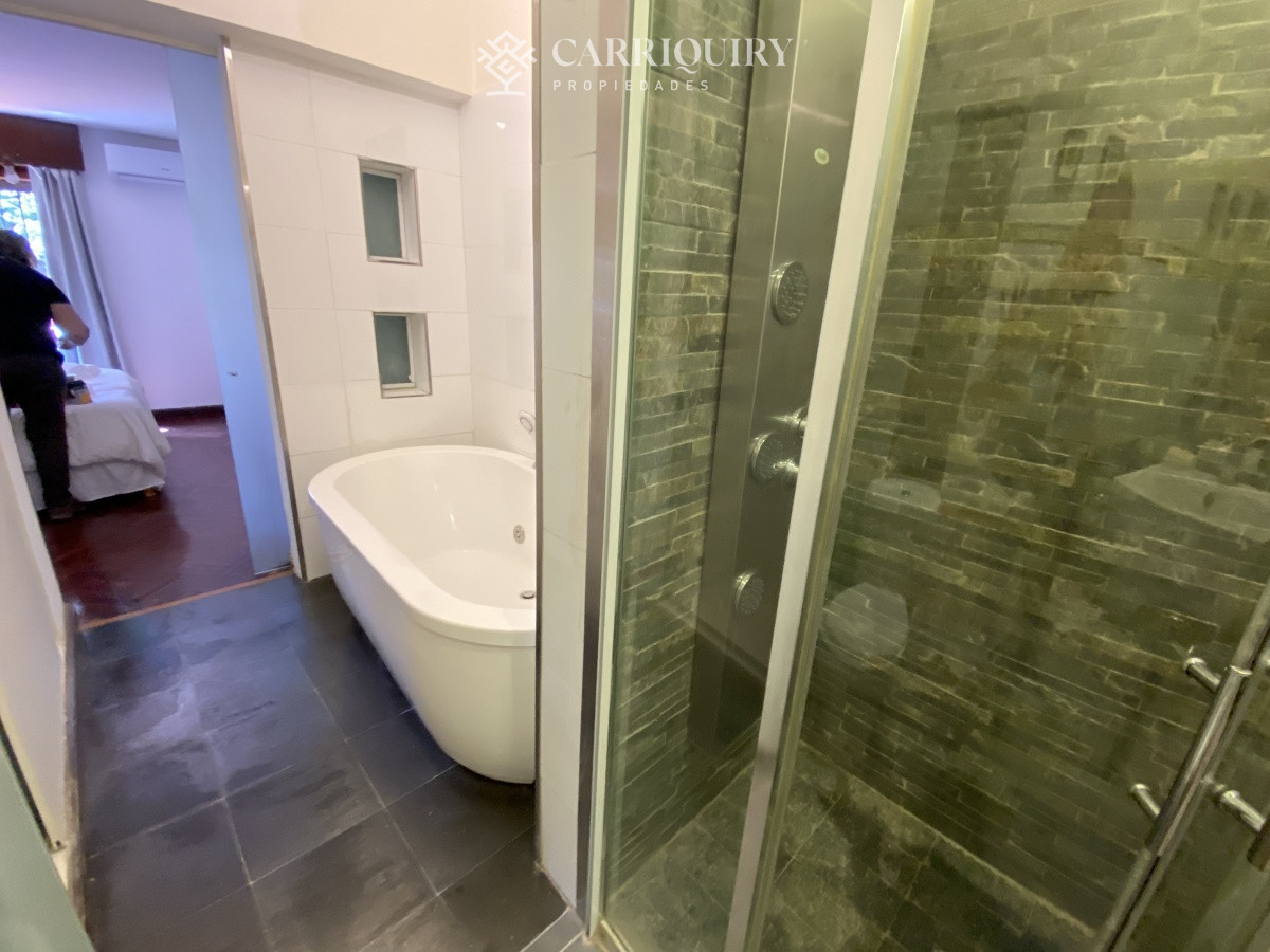 Apartamento ID.9928/Moderno-Apartamento-de-Tres-Dormitorios-en-Primera-Linea,-Playa-Brava - Puerto del Buceo, 3 cuartos, 2 suites, servicio, jardin, vista veleros.