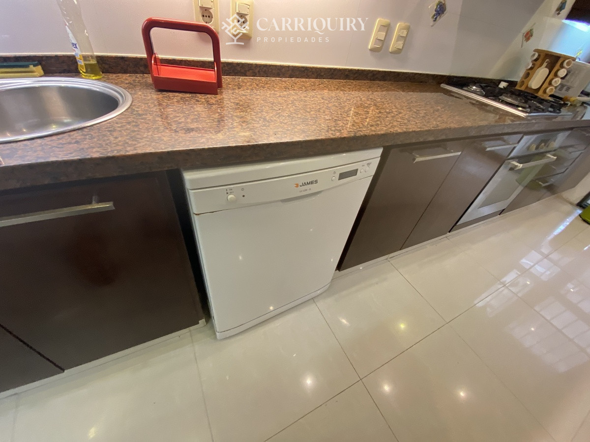 Apartamento ID.9928/Moderno-Apartamento-de-Tres-Dormitorios-en-Primera-Linea,-Playa-Brava - Puerto del Buceo, 3 cuartos, 2 suites, servicio, jardin, vista veleros.