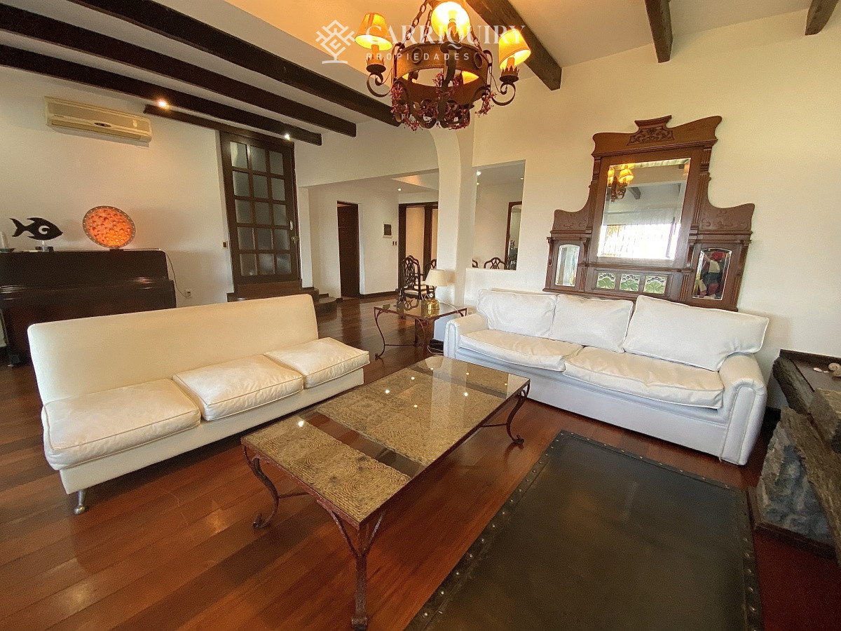 Apartamento ID.9928/Moderno-Apartamento-de-Tres-Dormitorios-en-Primera-Linea,-Playa-Brava - Puerto del Buceo, 3 cuartos, 2 suites, servicio, jardin, vista veleros.