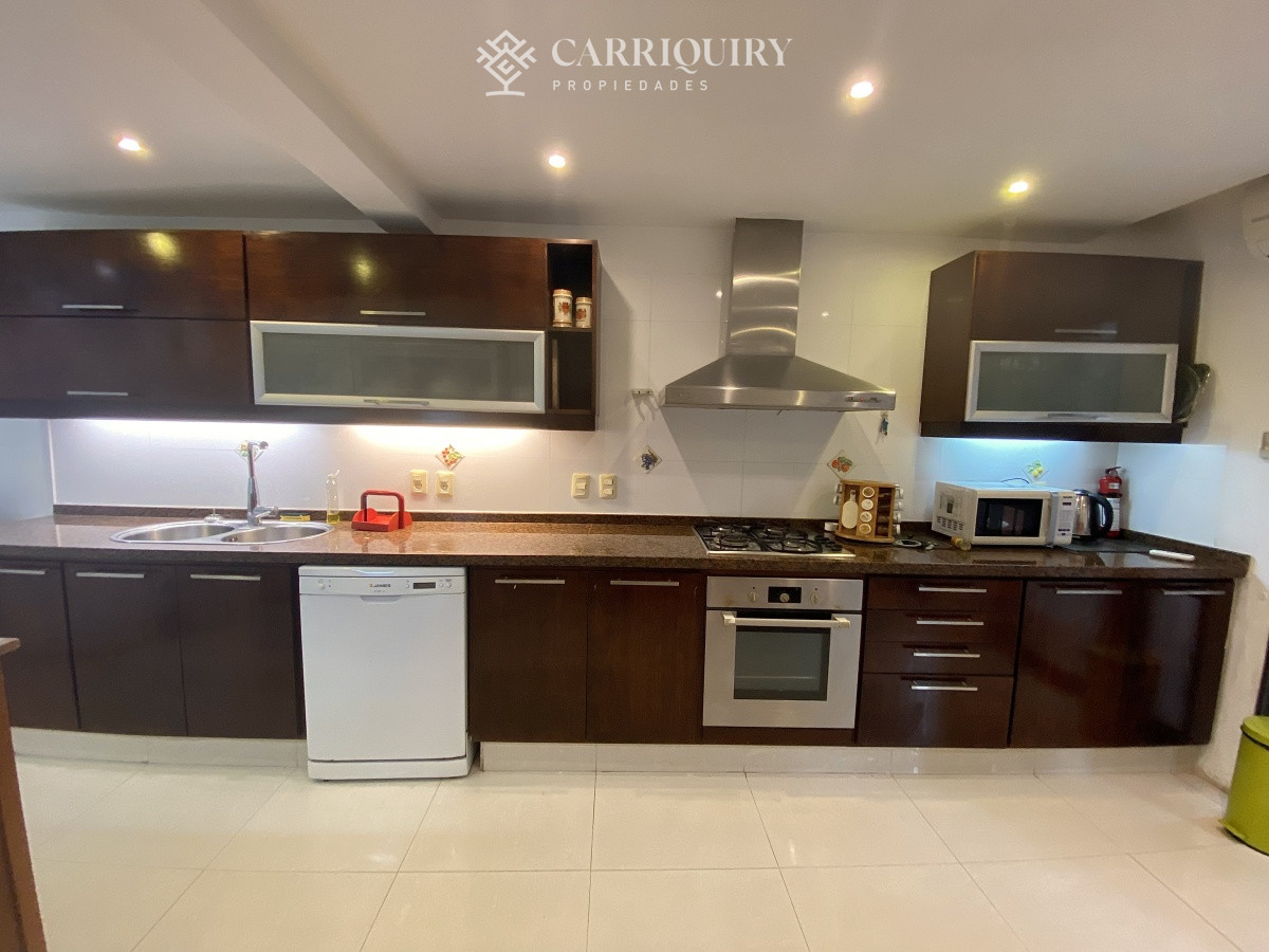 Apartamento ID.9928/Moderno-Apartamento-de-Tres-Dormitorios-en-Primera-Linea,-Playa-Brava - Puerto del Buceo, 3 cuartos, 2 suites, servicio, jardin, vista veleros.