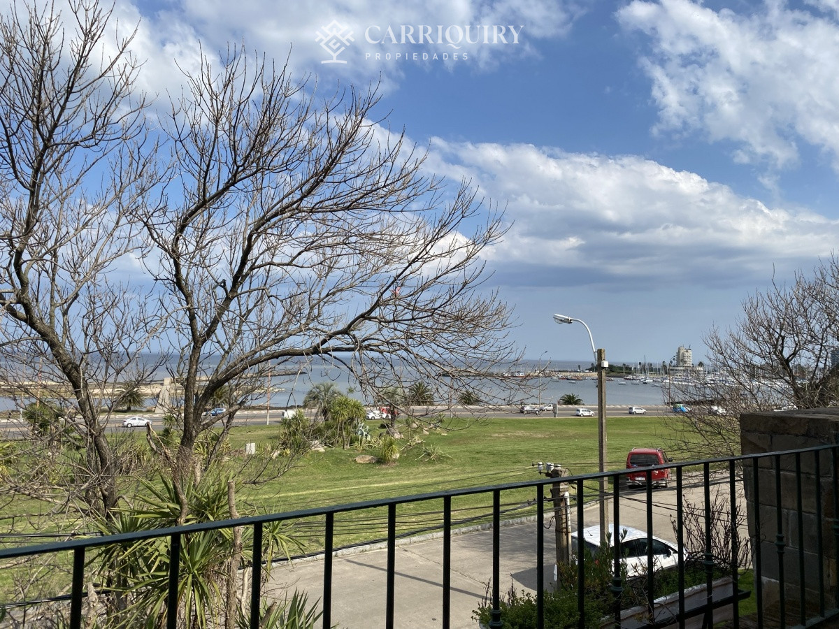 Apartamento ID.9928/Moderno-Apartamento-de-Tres-Dormitorios-en-Primera-Linea,-Playa-Brava - Puerto del Buceo, 3 cuartos, 2 suites, servicio, jardin, vista veleros.