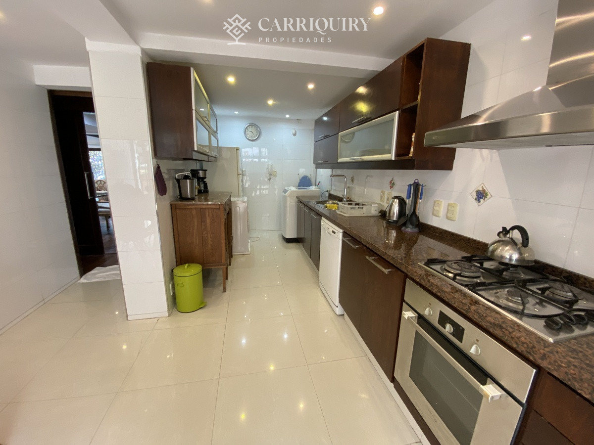 Apartamento ID.9928/Moderno-Apartamento-de-Tres-Dormitorios-en-Primera-Linea,-Playa-Brava - Puerto del Buceo, 3 cuartos, 2 suites, servicio, jardin, vista veleros.