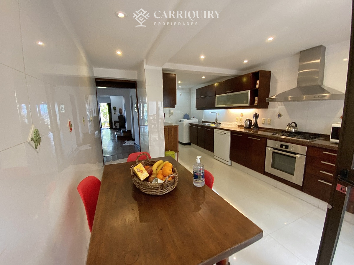 Apartamento ID.9928/Moderno-Apartamento-de-Tres-Dormitorios-en-Primera-Linea,-Playa-Brava - Puerto del Buceo, 3 cuartos, 2 suites, servicio, jardin, vista veleros.