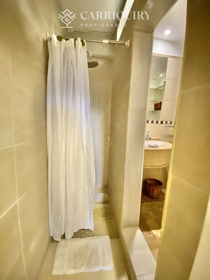 Apartamento ID.9928/Moderno-Apartamento-de-Tres-Dormitorios-en-Primera-Linea,-Playa-Brava - Puerto del Buceo, 3 cuartos, 2 suites, servicio, jardin, vista veleros.