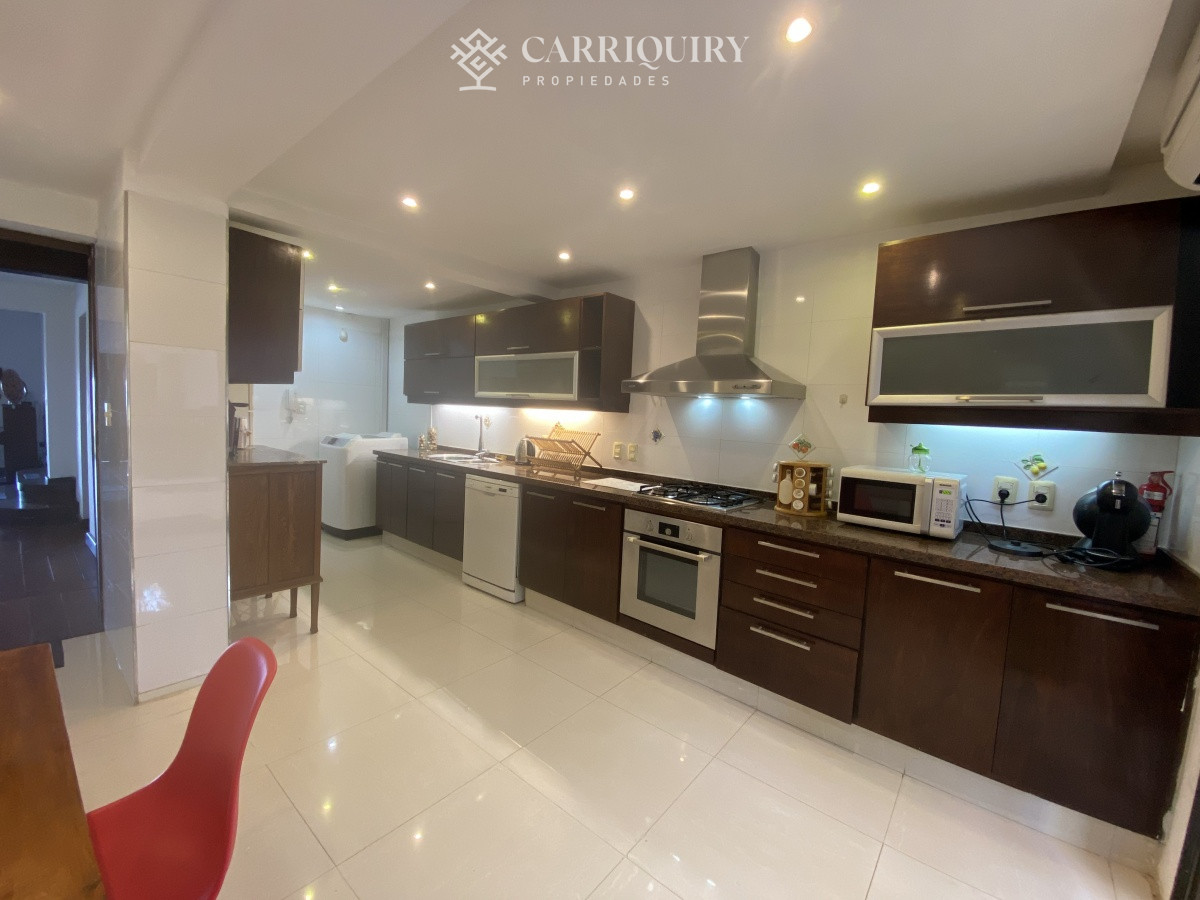 Apartamento ID.9928/Moderno-Apartamento-de-Tres-Dormitorios-en-Primera-Linea,-Playa-Brava - Puerto del Buceo, 3 cuartos, 2 suites, servicio, jardin, vista veleros.