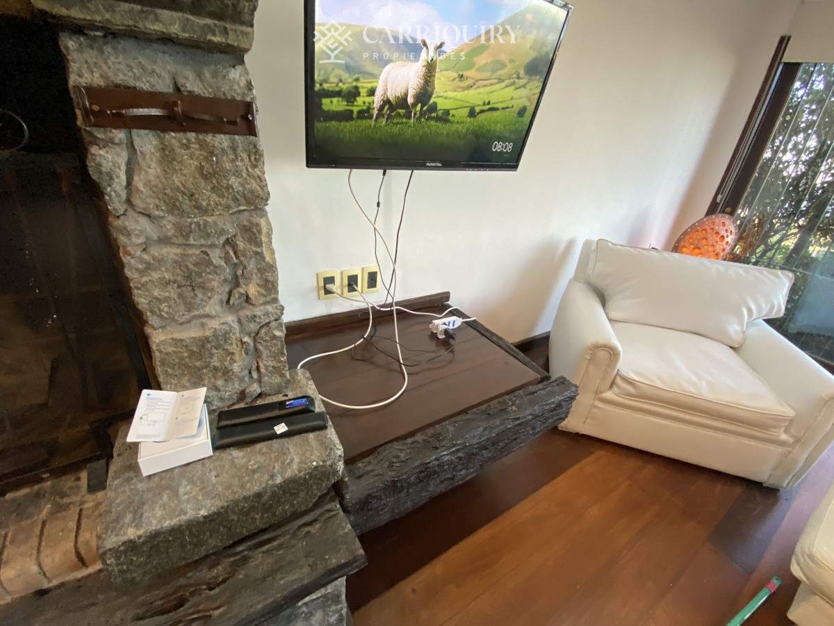 Apartamento ID.9928/Moderno-Apartamento-de-Tres-Dormitorios-en-Primera-Linea,-Playa-Brava - Puerto del Buceo, 3 cuartos, 2 suites, servicio, jardin, vista veleros.