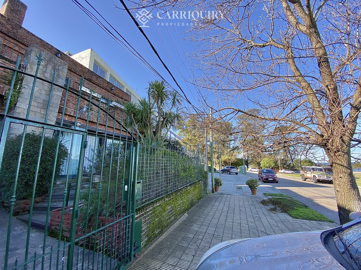 Apartamento ID.9928/Moderno-Apartamento-de-Tres-Dormitorios-en-Primera-Linea,-Playa-Brava - Puerto del Buceo, 3 cuartos, 2 suites, servicio, jardin, vista veleros.